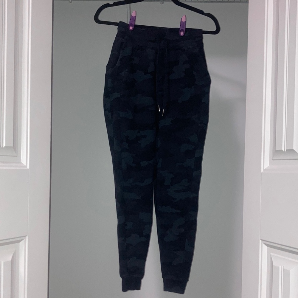 Lululemon Scuba Joggers 7/8 (27”)